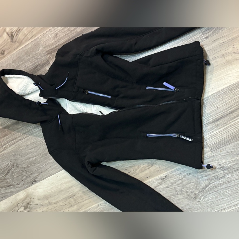 Super dry women’s winter coat. Small. Perfect condition
